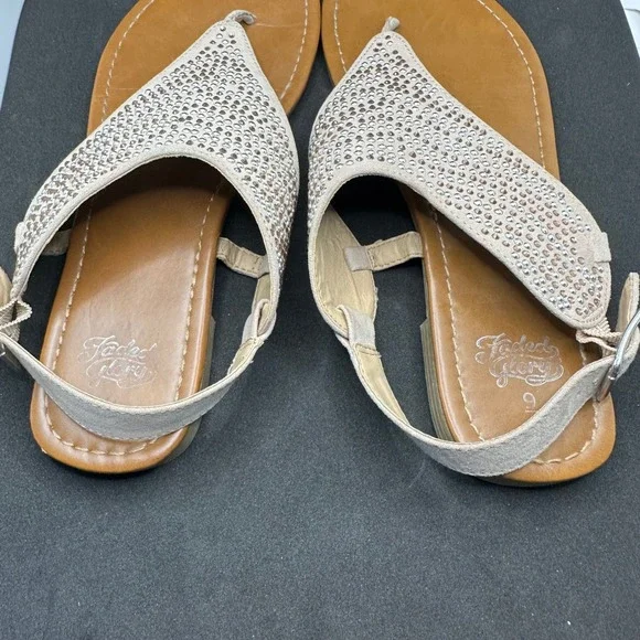 Faded Glory Women's Thong Sandals Beige Rhinestone Embellished Casual Size 9 - Picture 2 of 4